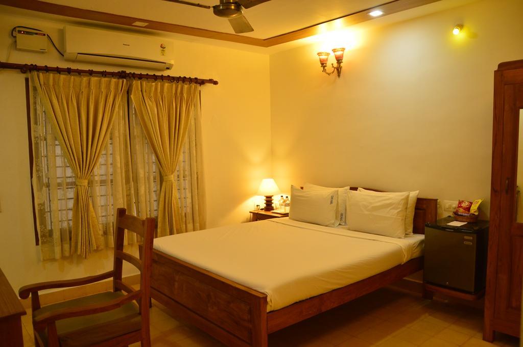 Cours Chabrol Hotel Pondicherry Room photo